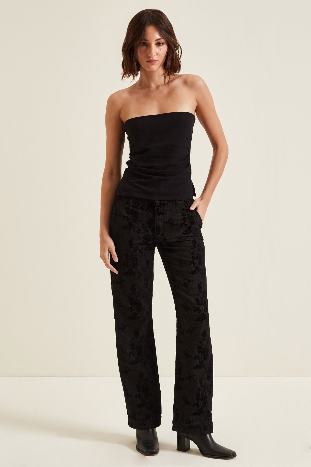 Straight Flower Black