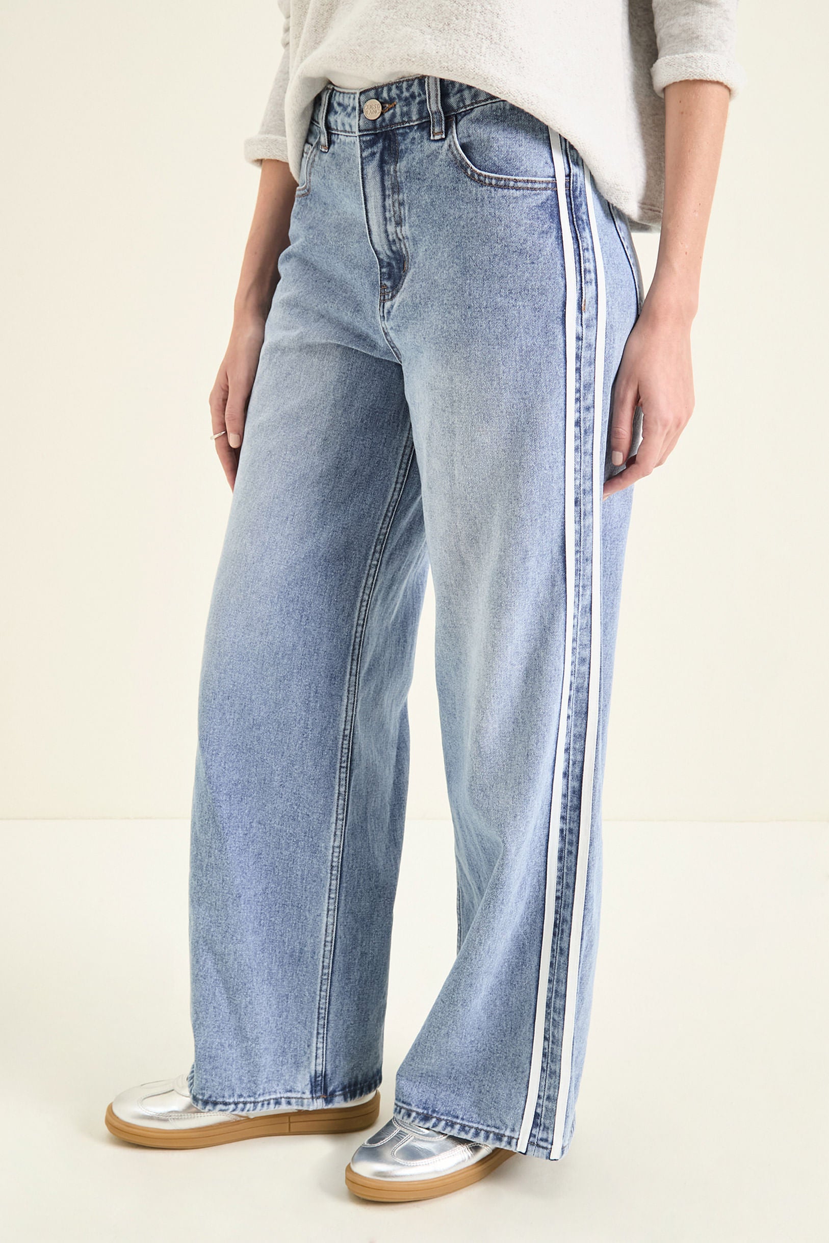Straight Megan Light Blue