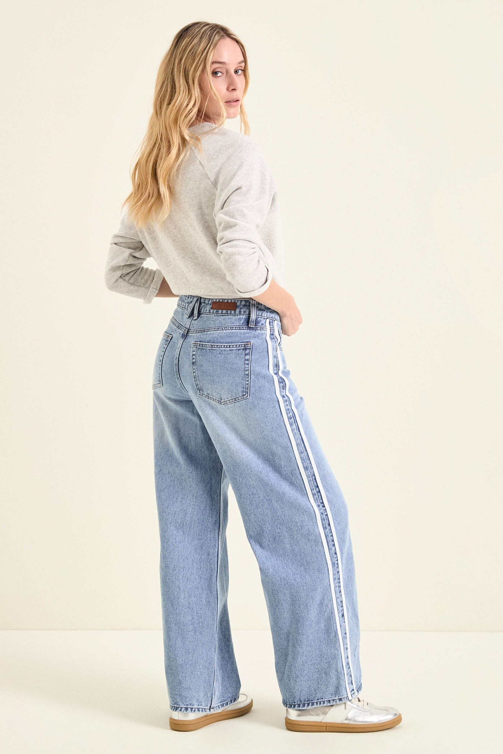 Straight Megan Light Blue