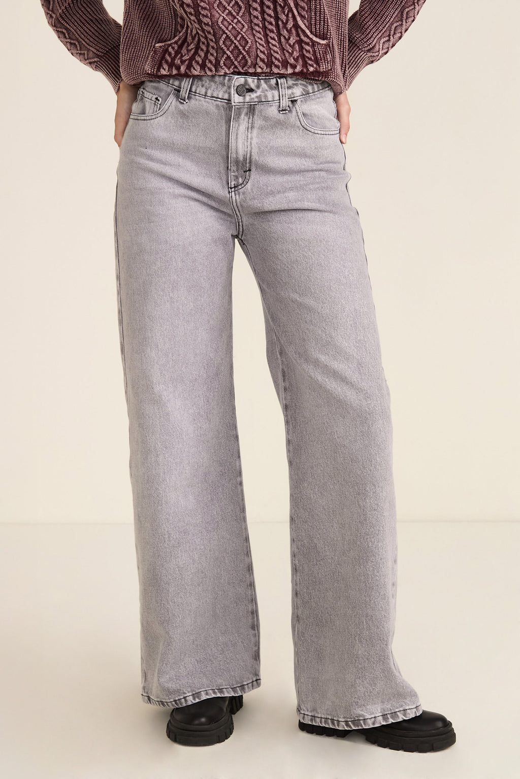 Wide Dass Light Grey
