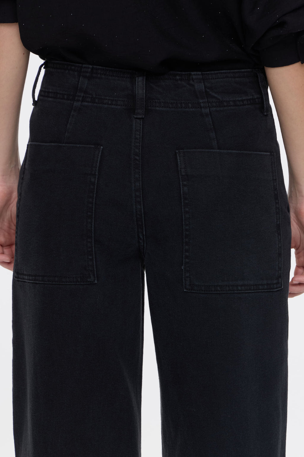 Wide Lines Black